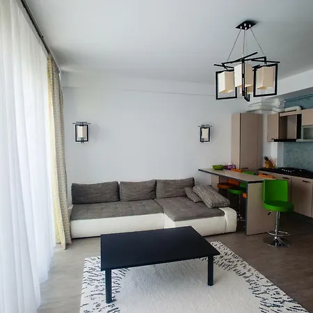 Serena Holiday * Mamaia